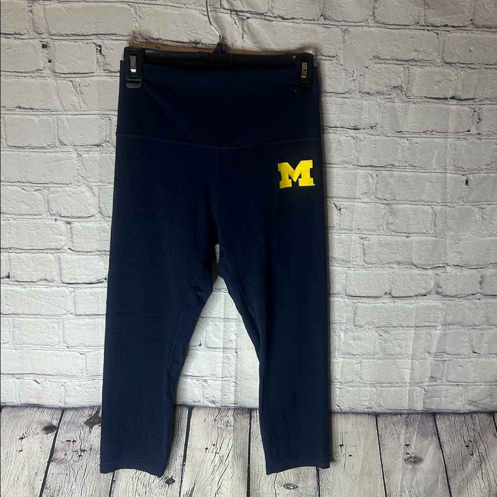 Lululemon Michigan navy leggings size 8. Nice crisp tag.womens